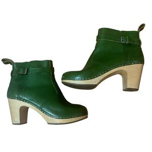 Swedish Hasbeens Forest Green Leather Clogs